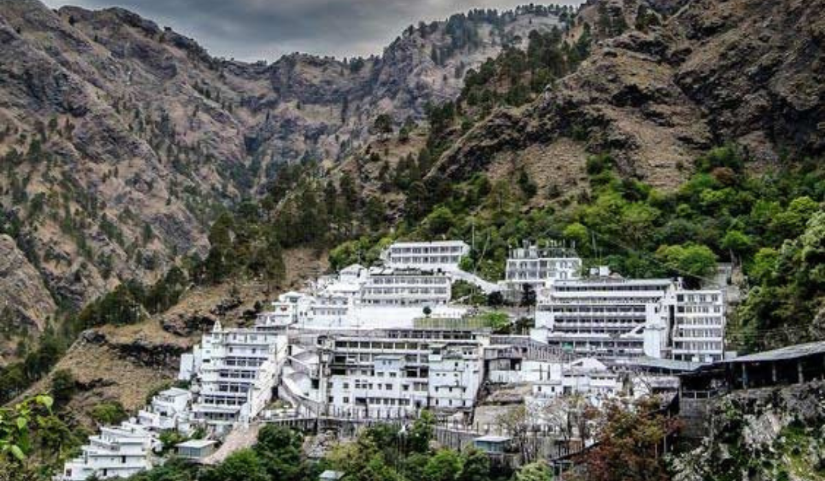 Vaishno Devi With Patnitop Excursion 3N/4D Domestic Customized Tour Package With Optional Flight