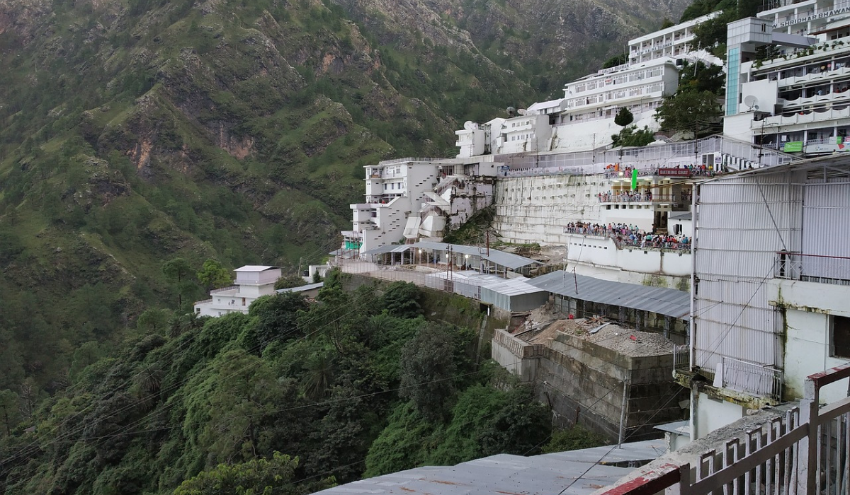 Vaishno Devi With Patnitop Excursion 3N/4D Domestic Customized Tour Package With Optional Flight